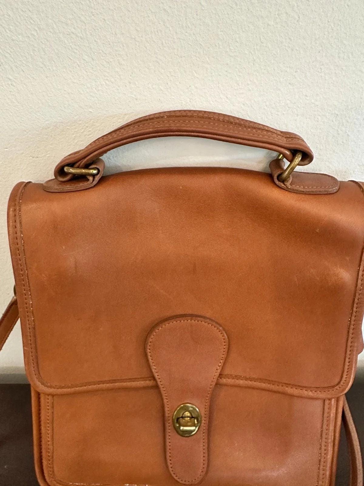 Vintage Coach 5130 Station British Tan Leather Crossbody Bag Purse